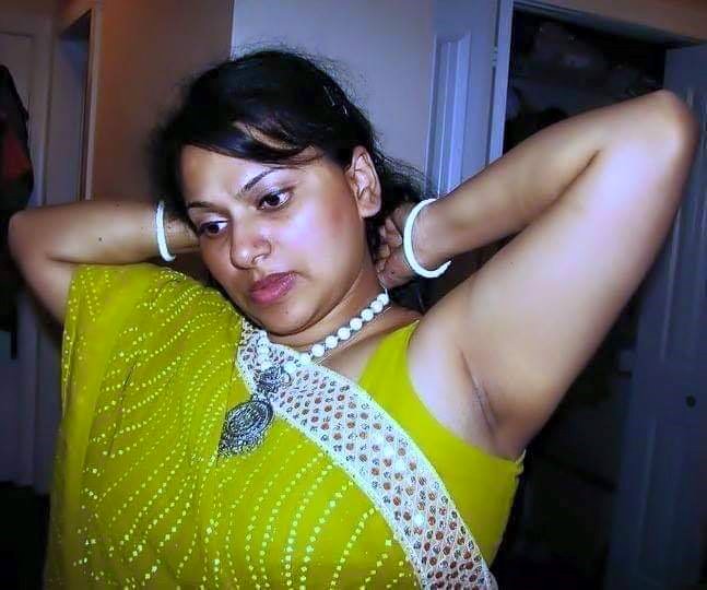 Hot Desi Aunt Wet Armpit Pics In Sleeveless Blouse  Desi -5401